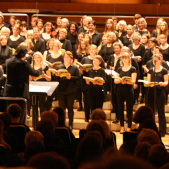 Chor auf der Bühne | photo credit: Lutz Berger